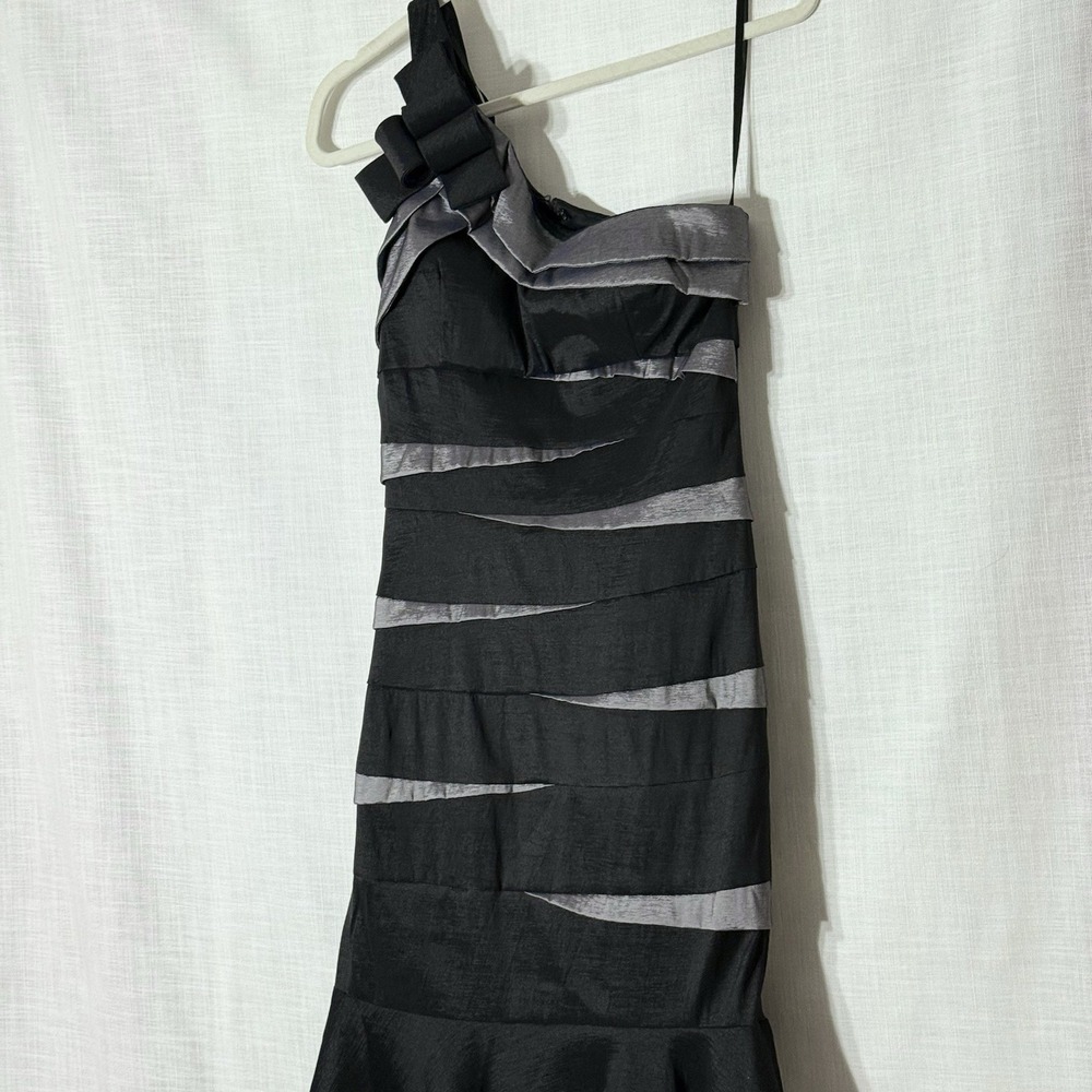 Betsy & Adam One Shoulder Mermaid Gown Black Gray Formal Prom Evening Dress 8 - Picture 3 of 10